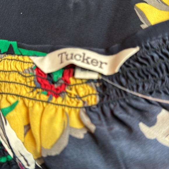 Fabulous Tucker NYC top - Picture 4 of 5